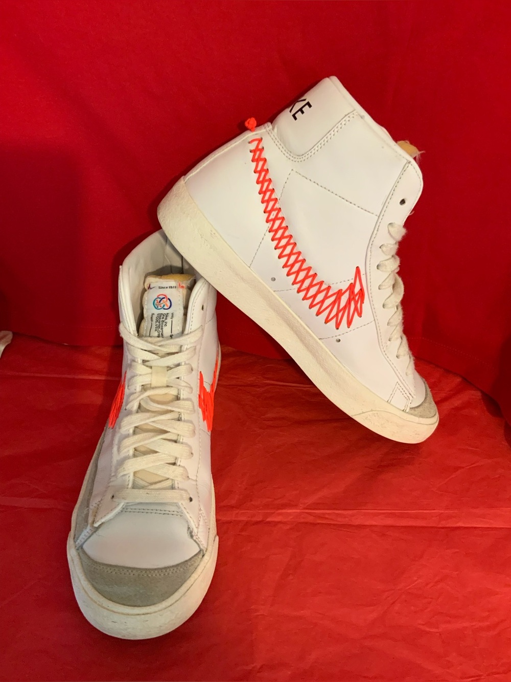 NIKE - Picture 2 of 10